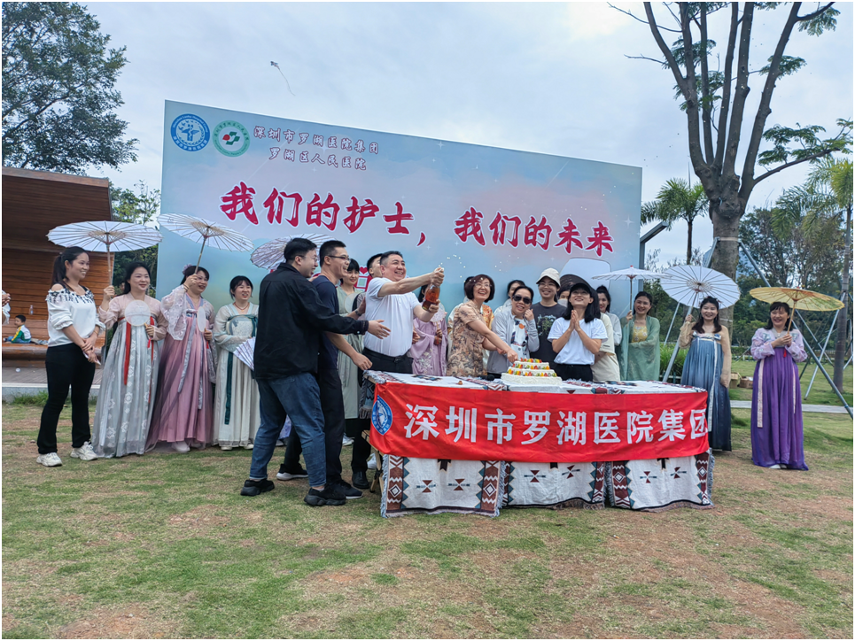 穿汉服、做团扇、围炉煮茶...... 深圳市罗湖区人民医院护理同仁户外拓展庆祝「国际护士节」