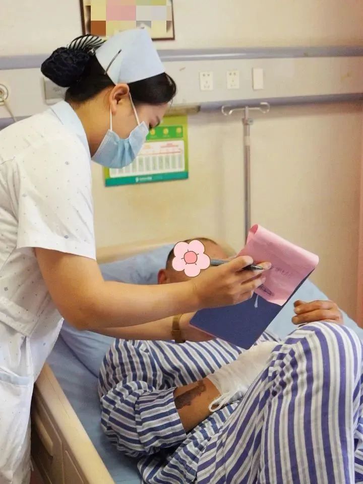 手足医患情 | 指尖的「哑剧」，无声的爱