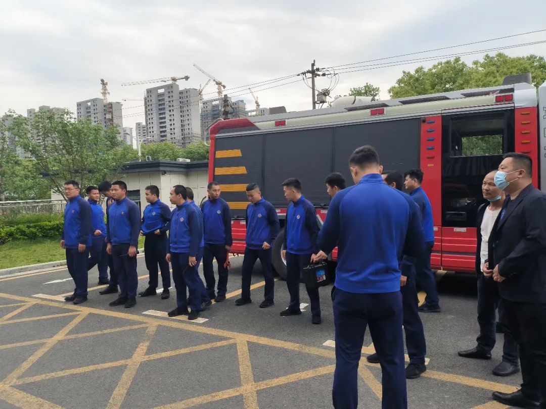 消防救援站来南京江北医院进行重点单位「六熟悉」演练，共筑安全「防火墙」
