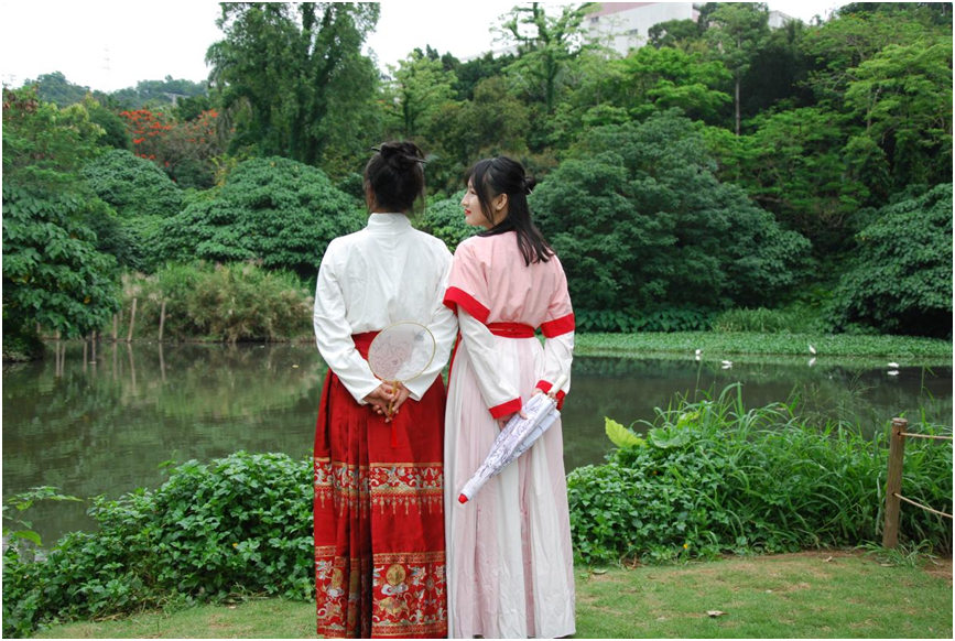 穿汉服、做团扇、围炉煮茶...... 深圳市罗湖区人民医院护理同仁户外拓展庆祝「国际护士节」