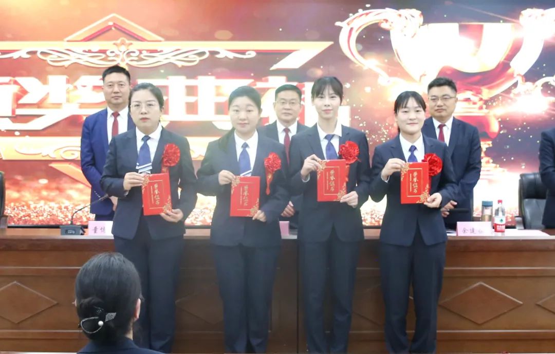 常德市第四人民医院隆重举行「5.12」护士节庆祝活动暨护士节表彰大会