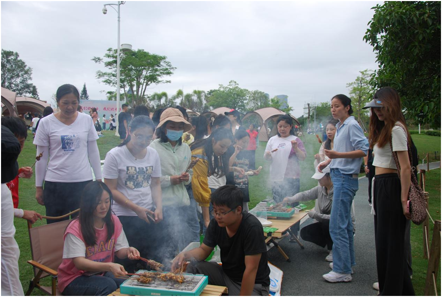 穿汉服、做团扇、围炉煮茶...... 深圳市罗湖区人民医院护理同仁户外拓展庆祝「国际护士节」