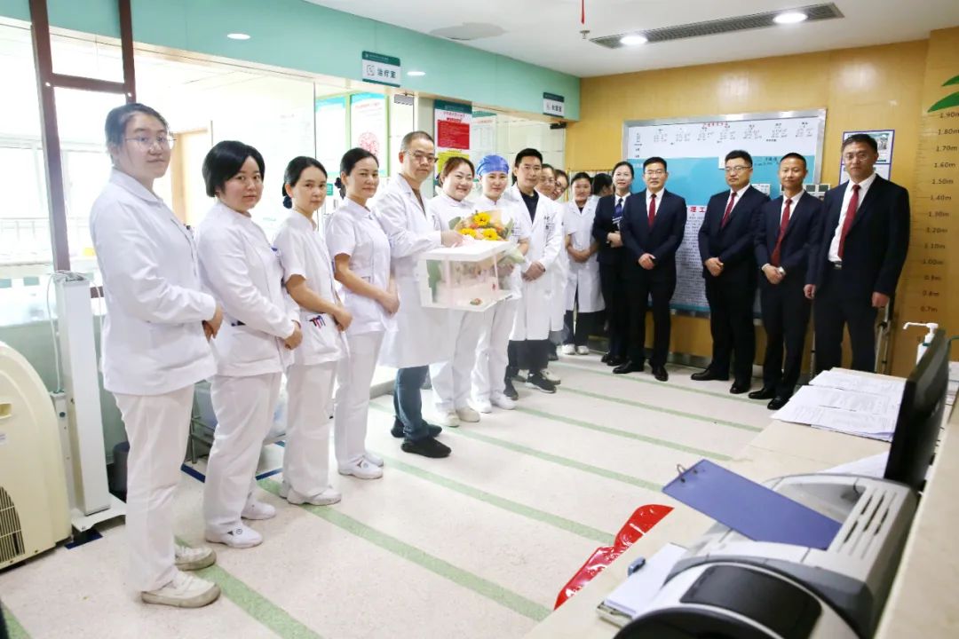 常德市第四人民医院隆重举行「5.12」护士节庆祝活动暨护士节表彰大会