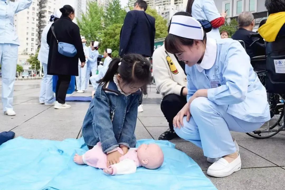 重庆市黔江中心医院开展庆祝第 112 个「5·12」国际护士节系列活动