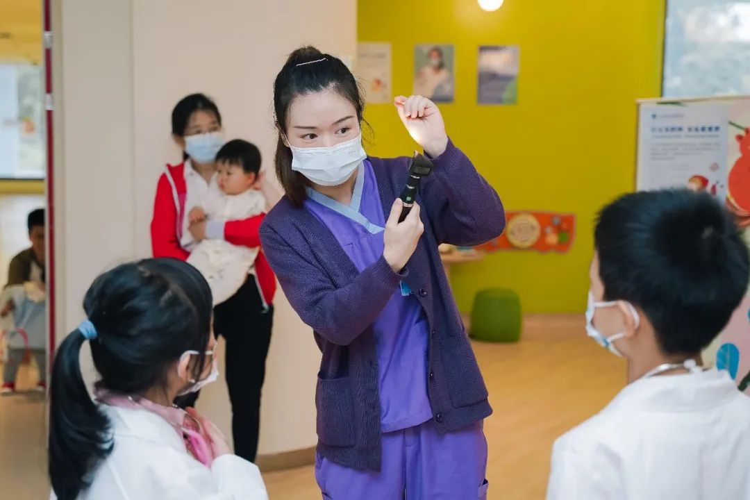 和睦家 x 保时捷 | 「小小医生」职业体验日，母亲节亲子活动完美落幕！