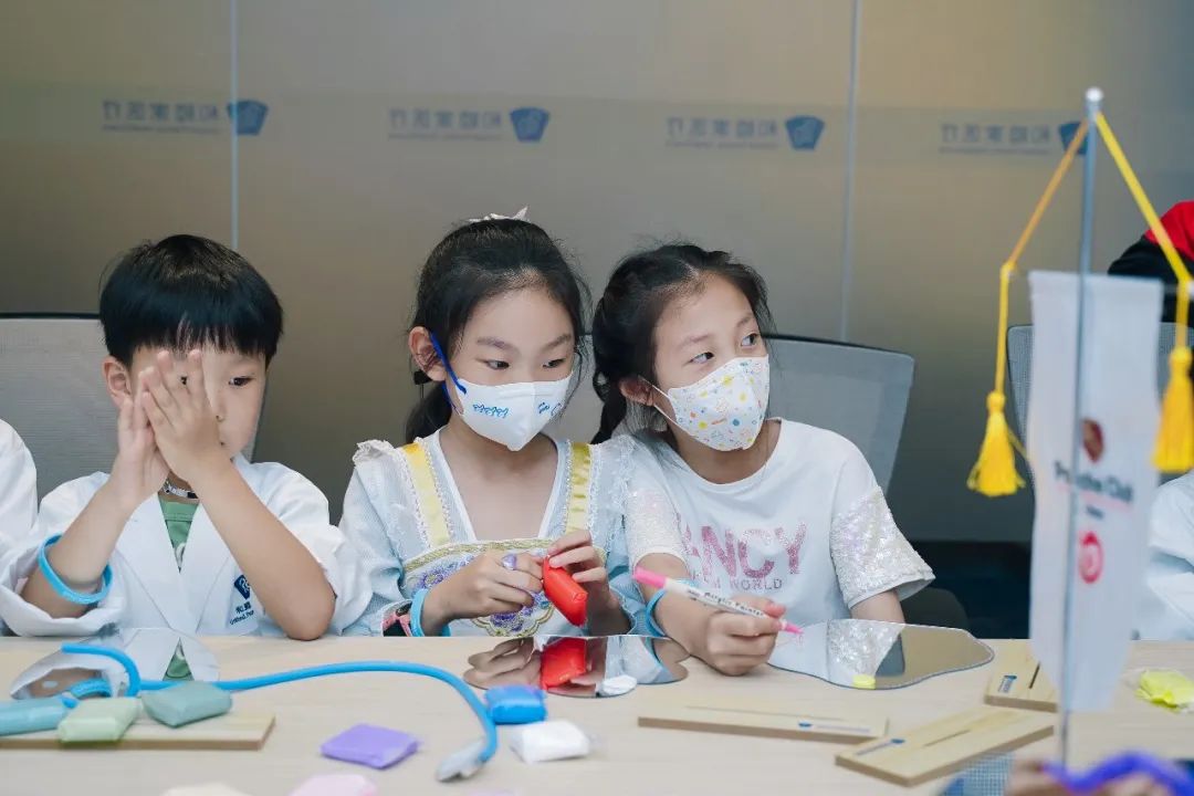 和睦家 x 保时捷 | 「小小医生」职业体验日，母亲节亲子活动完美落幕！