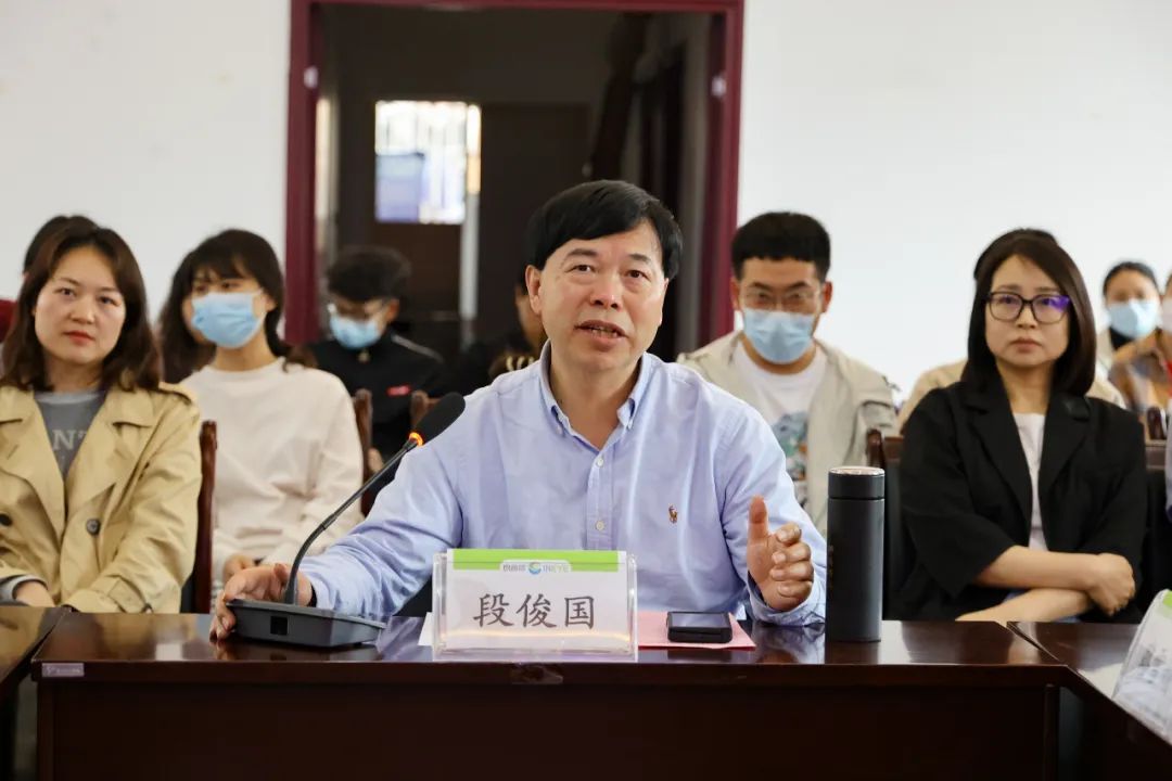 「骄子计划」银海领航卓越奖表彰大会暨近视防治 11 法则成果报告会隆重举行