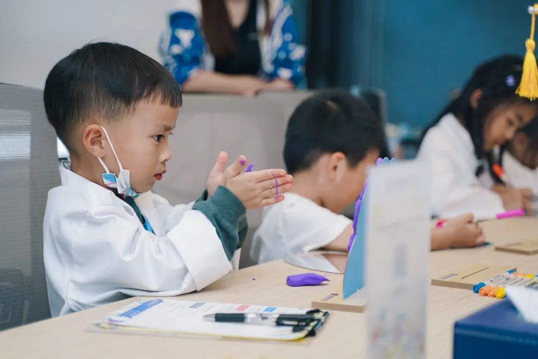 和睦家 x 保时捷 | 「小小医生」职业体验日，母亲节亲子活动完美落幕！