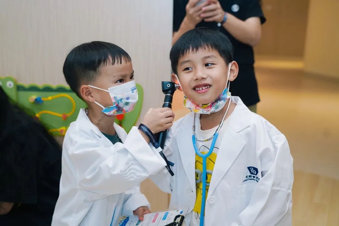 和睦家 x 保时捷 | 「小小医生」职业体验日，母亲节亲子活动完美落幕！