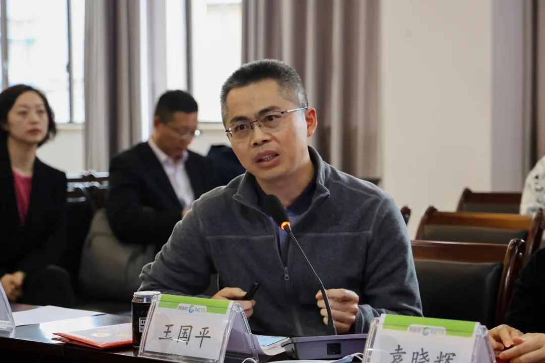 「骄子计划」银海领航卓越奖表彰大会暨近视防治 11 法则成果报告会隆重举行