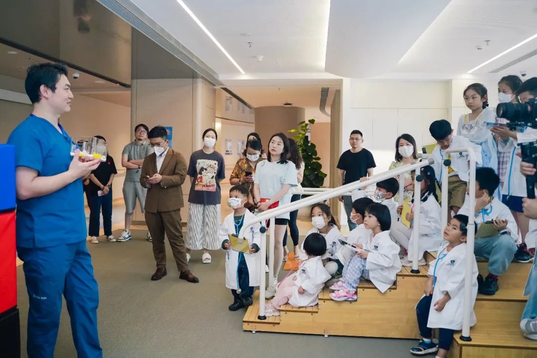 和睦家 x 保时捷 | 「小小医生」职业体验日，母亲节亲子活动完美落幕！