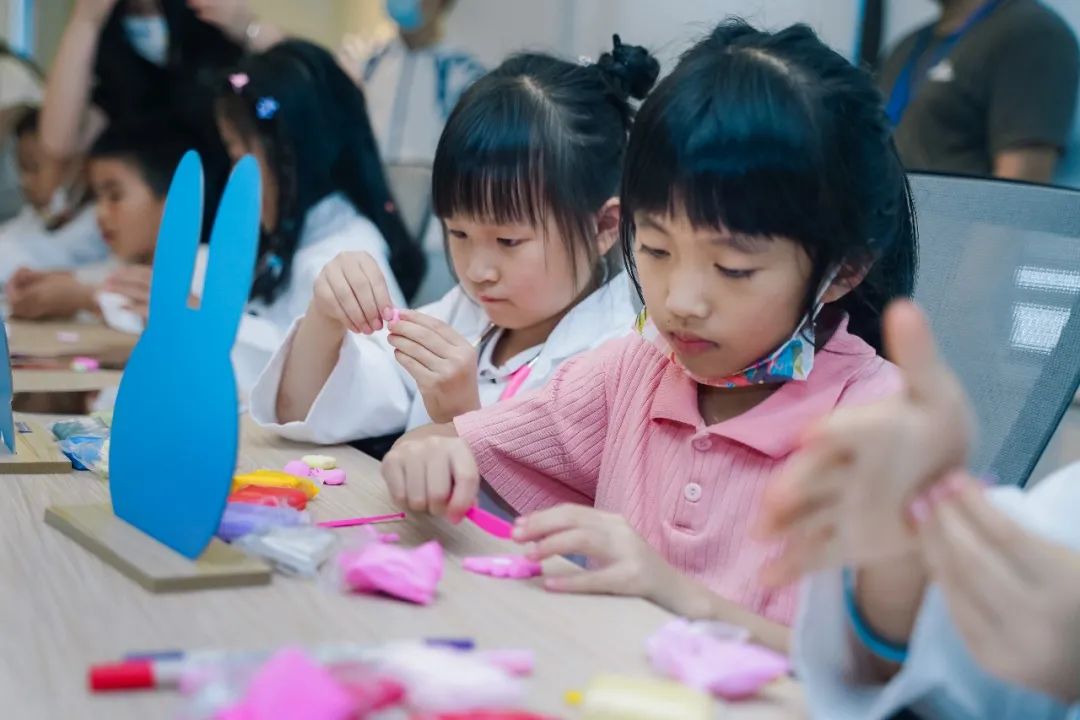 和睦家 x 保时捷 | 「小小医生」职业体验日，母亲节亲子活动完美落幕！