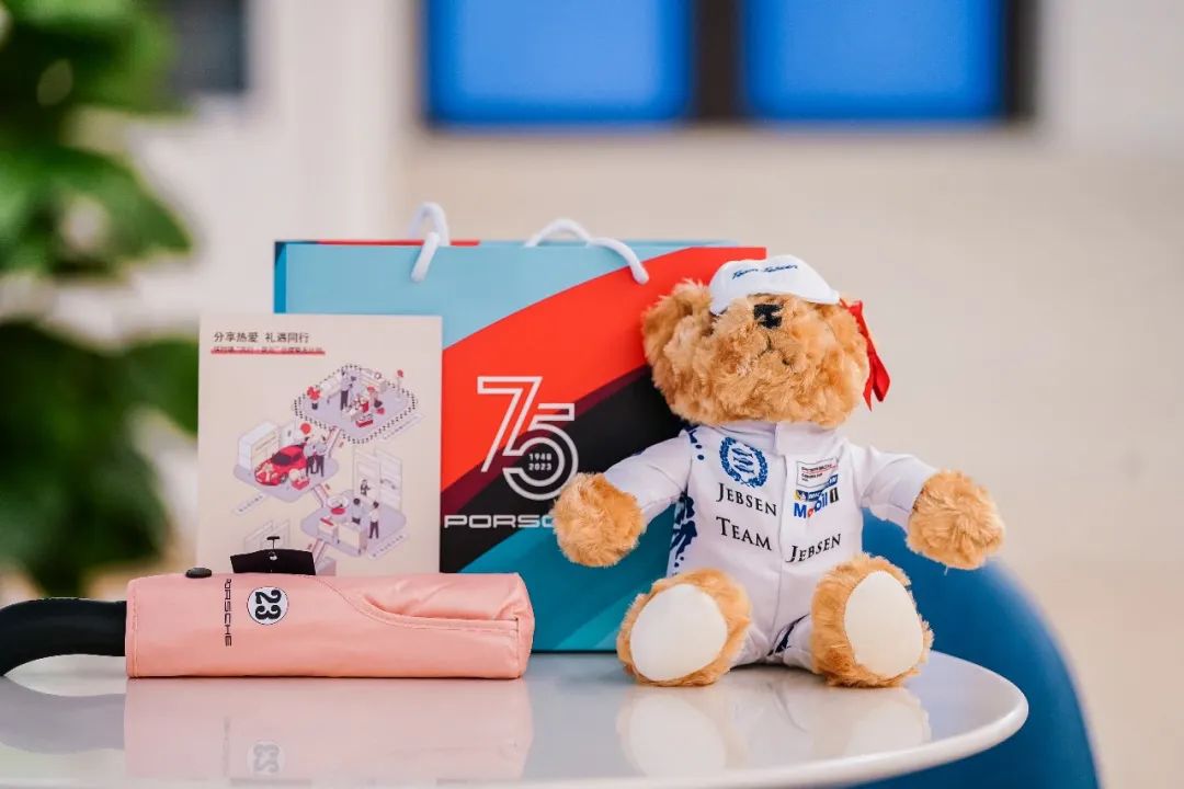 和睦家 x 保时捷 | 「小小医生」职业体验日，母亲节亲子活动完美落幕！