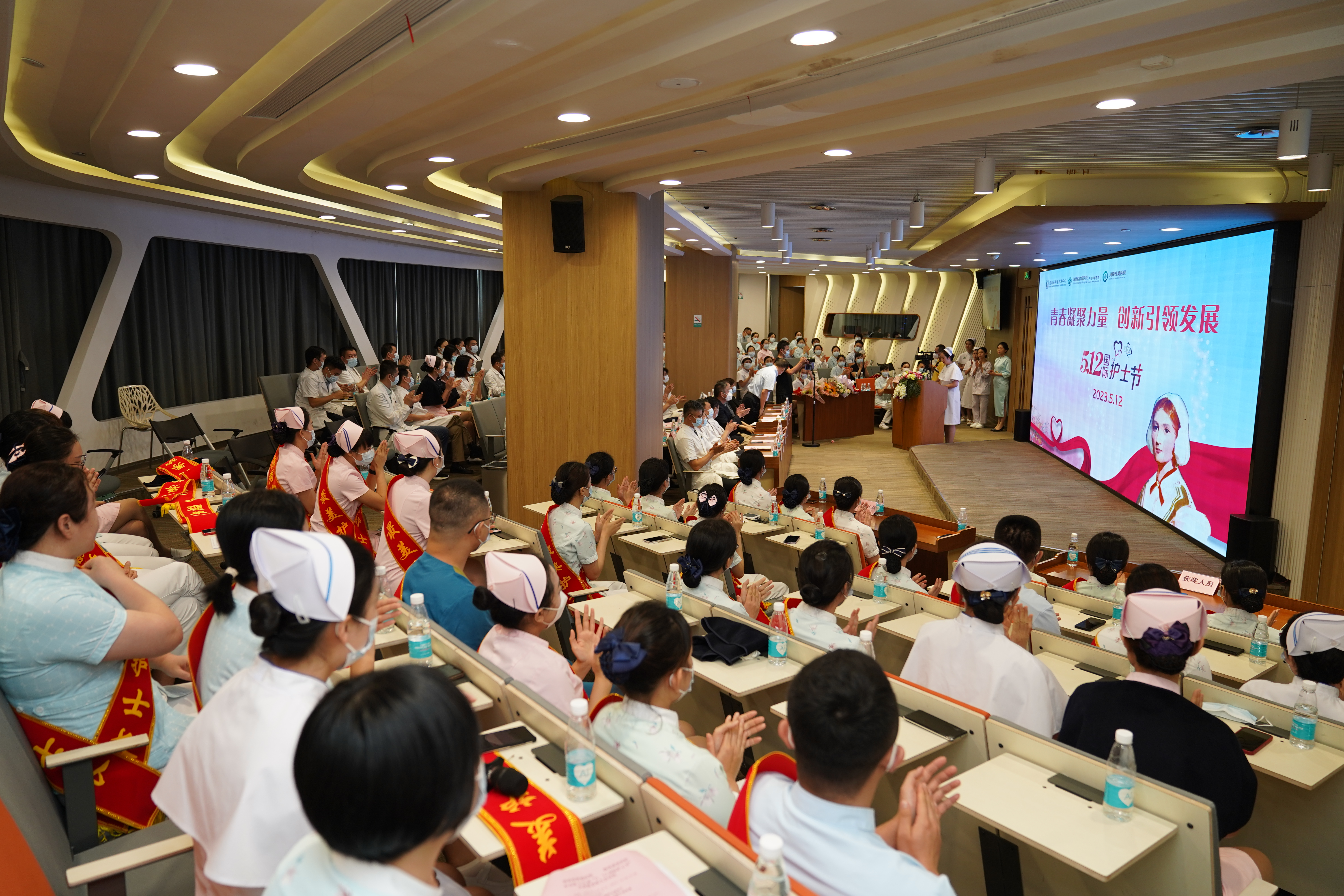 海南这两家医院 一批优秀护理工作者受表彰