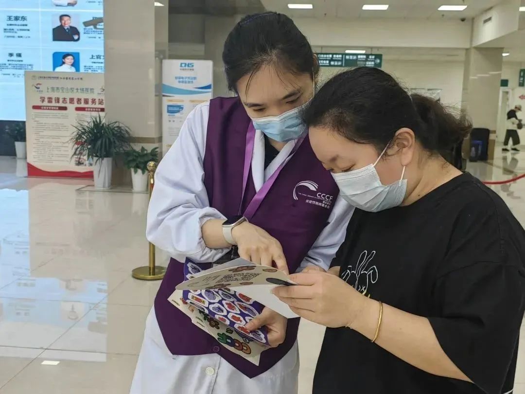 2023 年肠道科普插画巡展和 CCCF 公益集市首展在上海市宝山区大场医院拉开序幕！