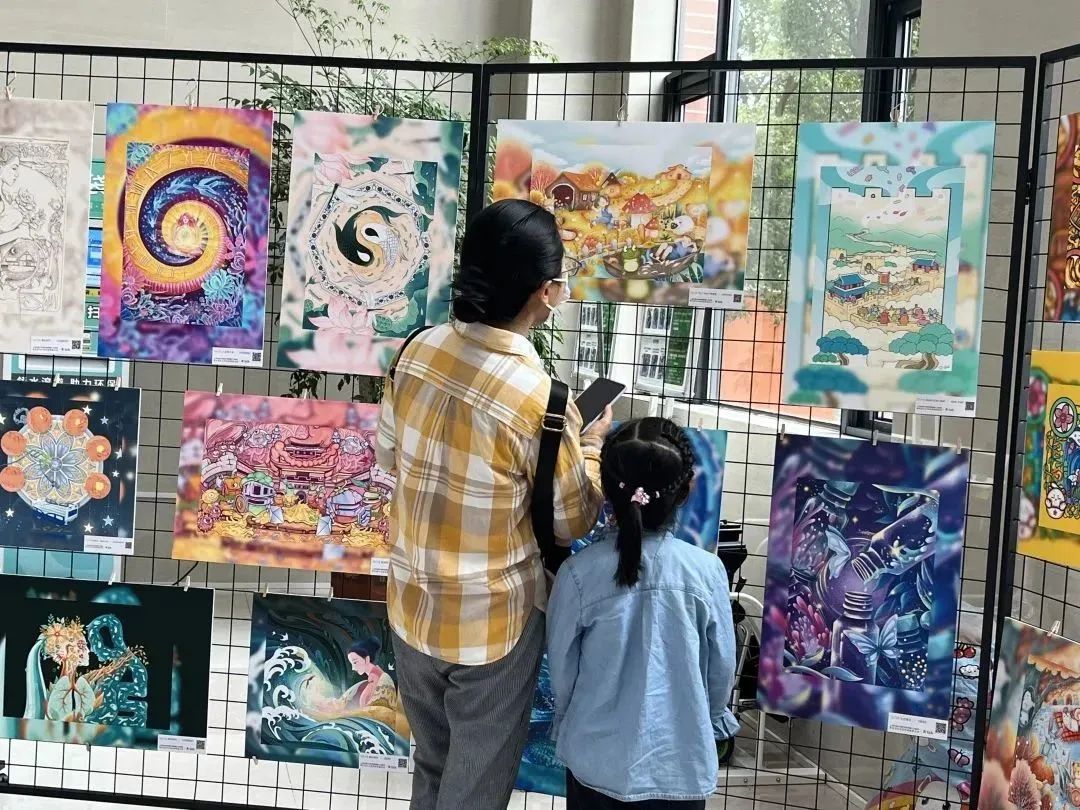 2023 年肠道科普插画巡展和 CCCF 公益集市首展在上海市宝山区大场医院拉开序幕！