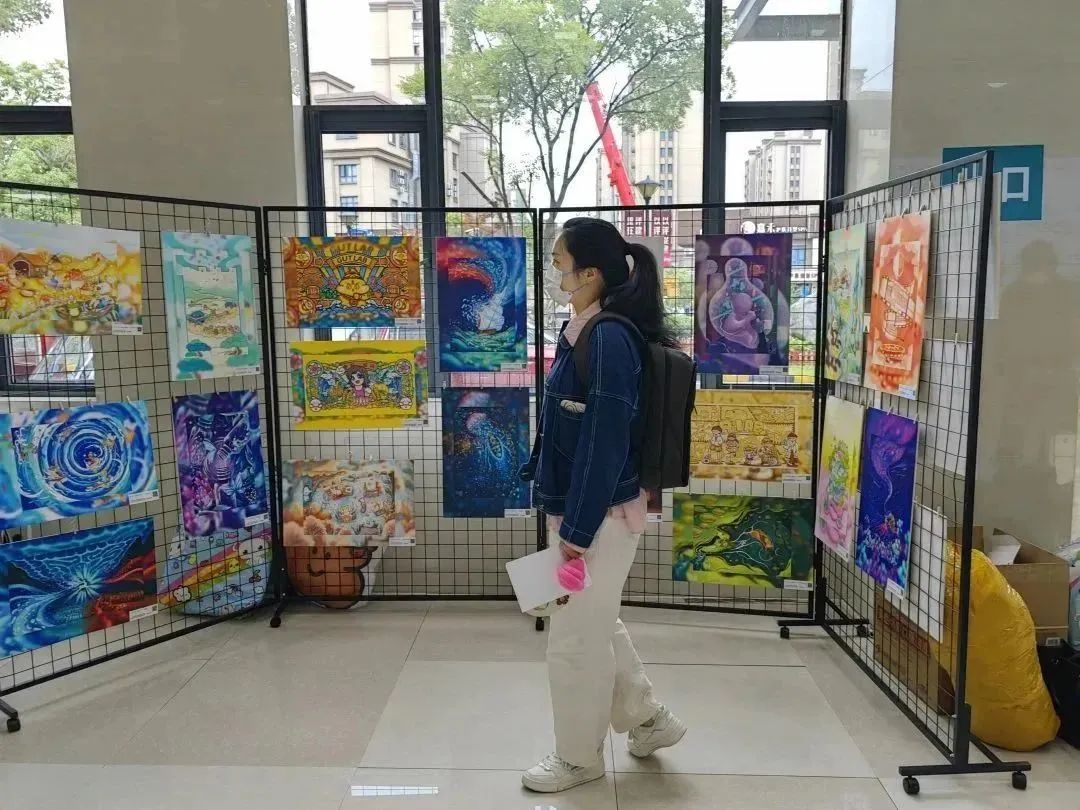 2023 年肠道科普插画巡展和 CCCF 公益集市首展在上海市宝山区大场医院拉开序幕！