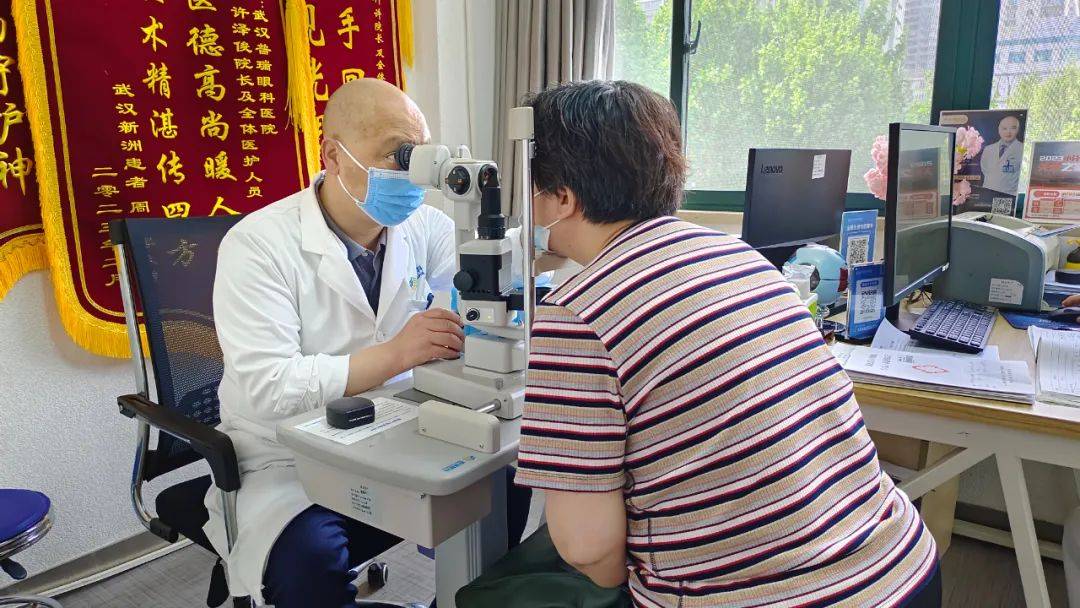 眼睛痒怎么办？武汉普瑞眼科医院眼底病专家：不要揉！小心视网膜脱离