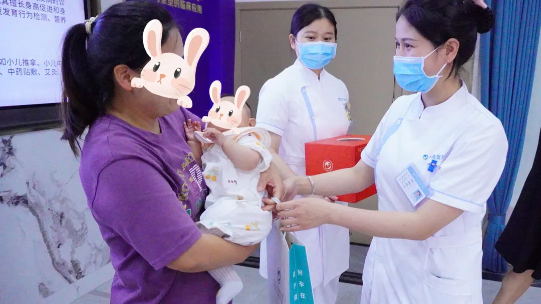 爱在江湾,欢乐成长:医院里的多彩儿童节