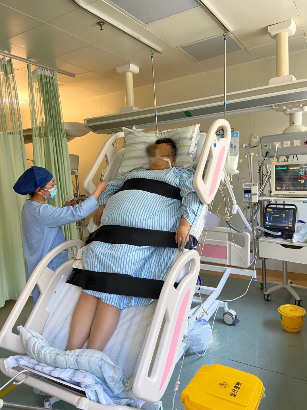 220 斤女子突变「小黄人」！医生脂肪「盲区」里做手术