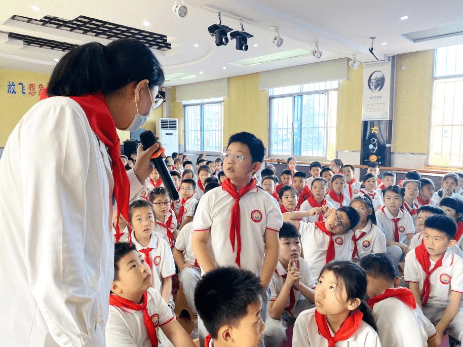 硚口区卫生健康执法大队携手武汉普瑞眼科医院开展眼健康科普进校园活动