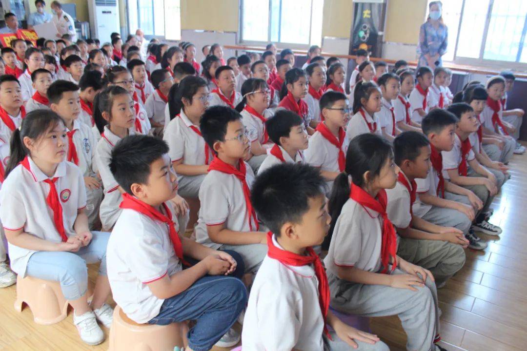 硚口区卫生健康执法大队携手武汉普瑞眼科医院开展眼健康科普进校园活动