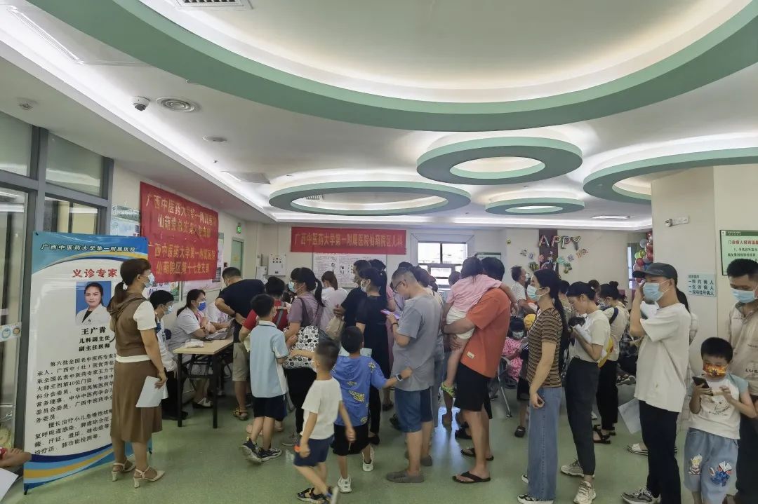广西中医药大学第一附属医院儿科举办「儿童健康调养防慢病」儿童节义诊活动