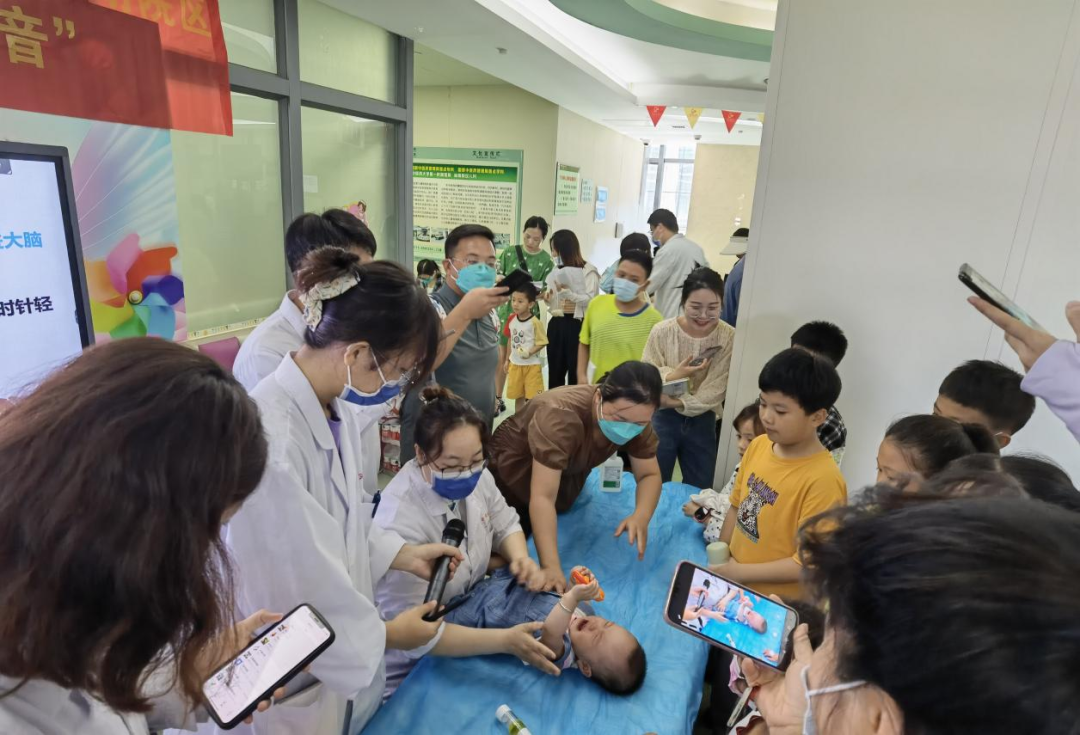 广西中医药大学第一附属医院儿科举办「儿童健康调养防慢病」儿童节义诊活动