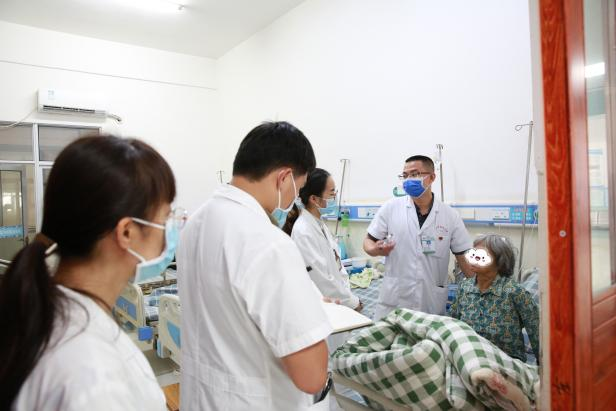 广西中医药大学第一附属医院专家团队前往武鸣区宁武镇开展中医药文化知识宣教活动