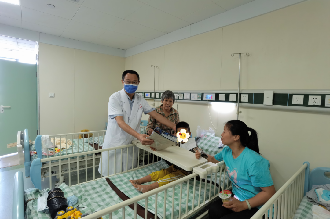 广西中医药大学第一附属医院儿科举办「儿童健康调养防慢病」儿童节义诊活动
