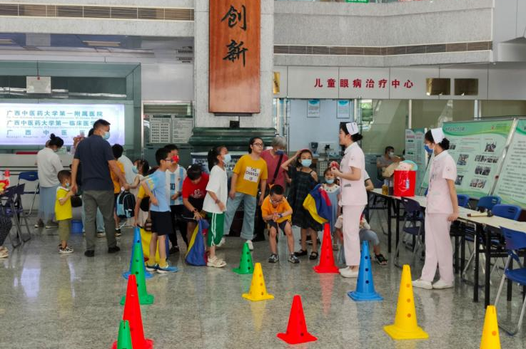 广西中医药大学第一附属医院儿科举办「儿童健康调养防慢病」儿童节义诊活动