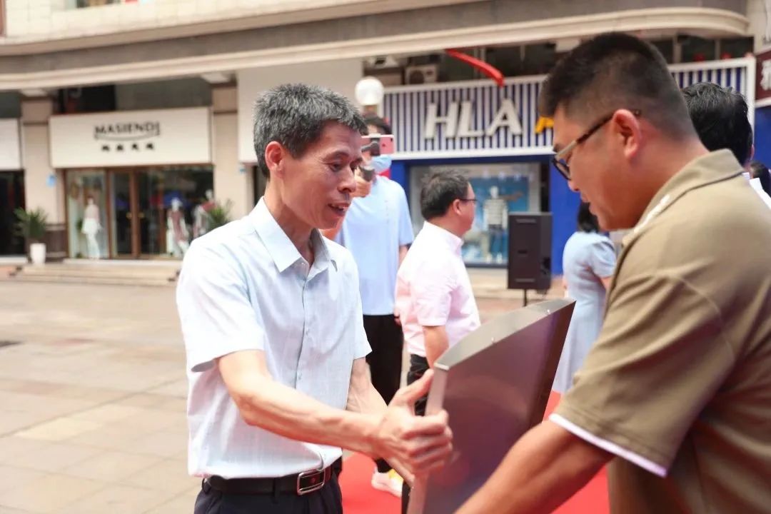 守护您的「睛」彩世界——柳州市红十字会医院举办爱眼日系列活动