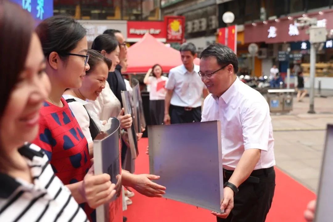 守护您的「睛」彩世界——柳州市红十字会医院举办爱眼日系列活动