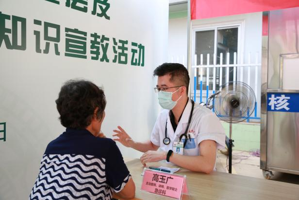 广西中医药大学第一附属医院专家团队前往武鸣区宁武镇开展中医药文化知识宣教活动