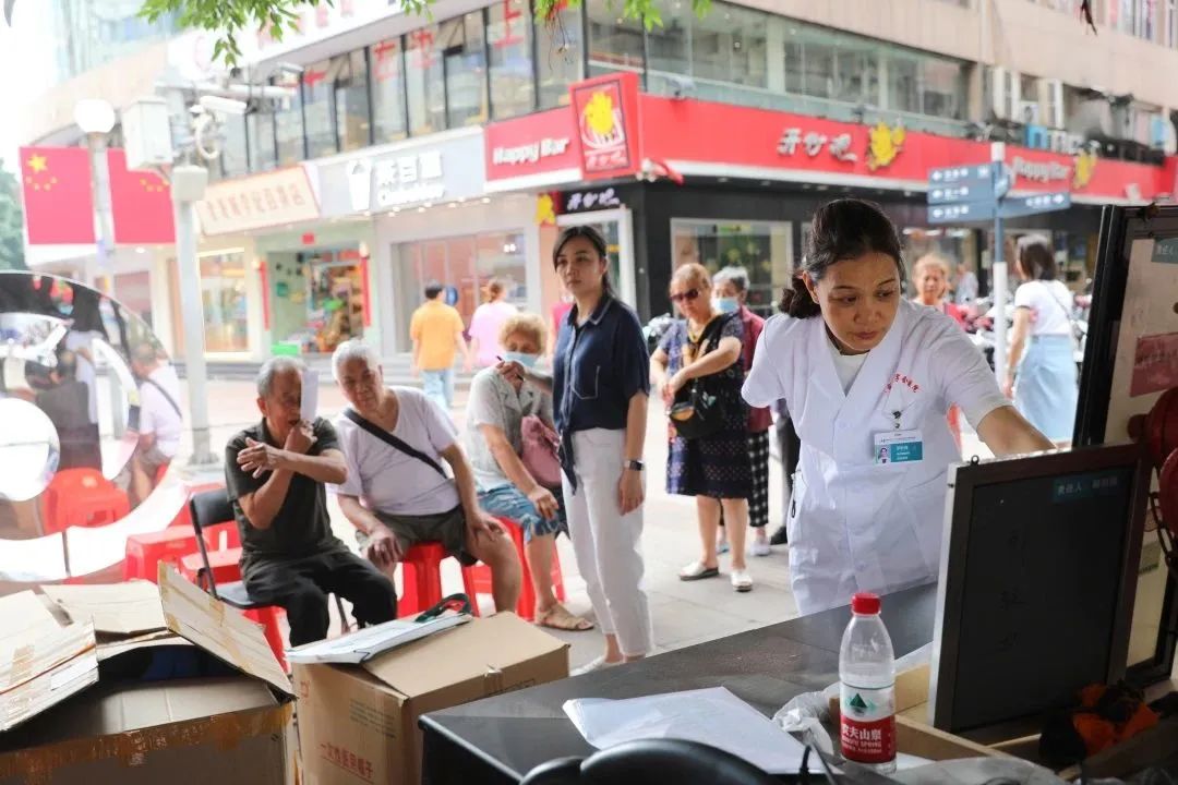 守护您的「睛」彩世界——柳州市红十字会医院举办爱眼日系列活动