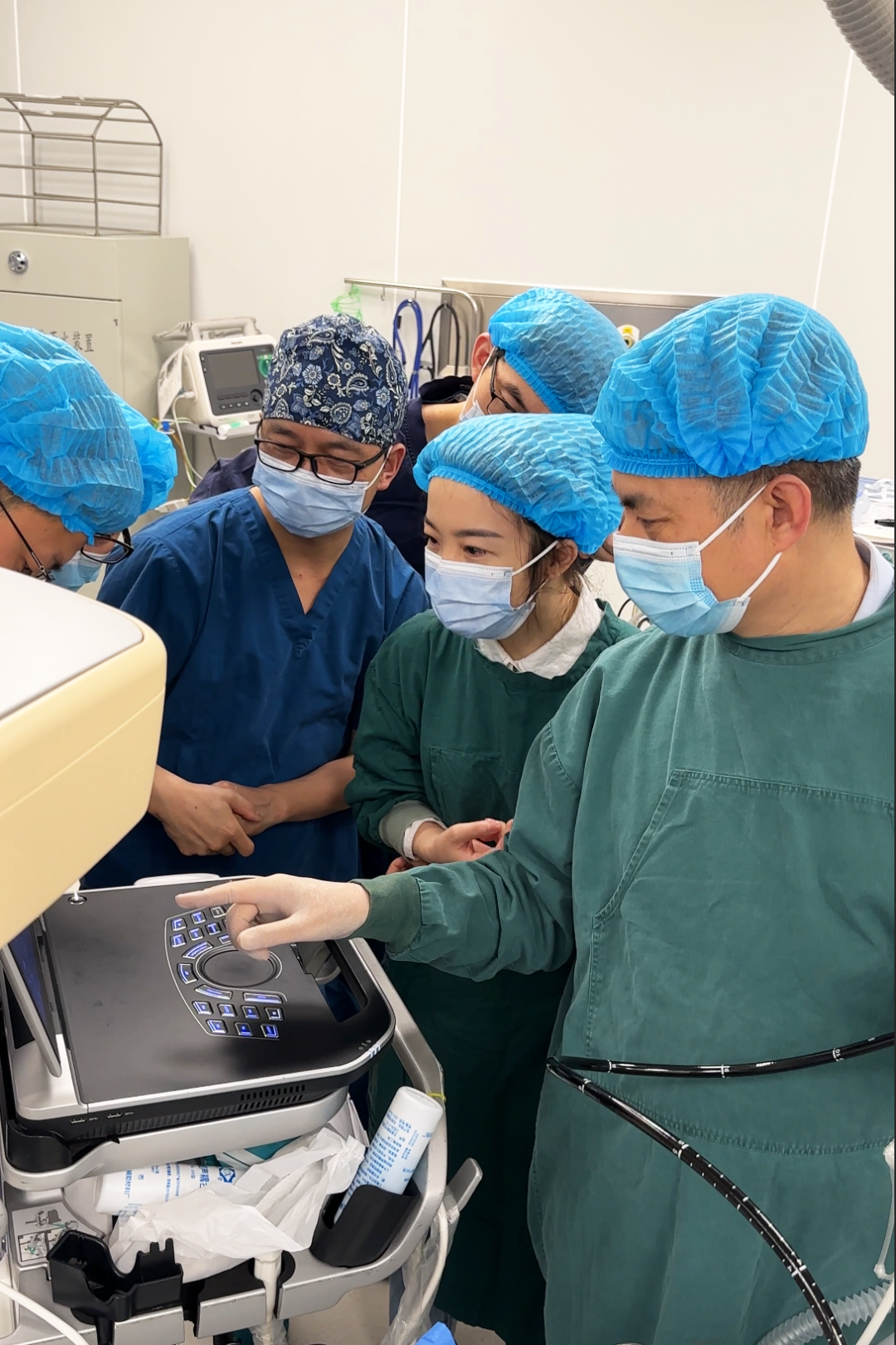 七旬老人突发脑梗、呼吸衰竭，竟因心脏多了一个「孔」！