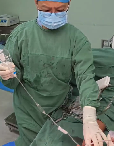 惊悚 | 湖南男子被一「枪」打中,医生直接挖穿掌心!