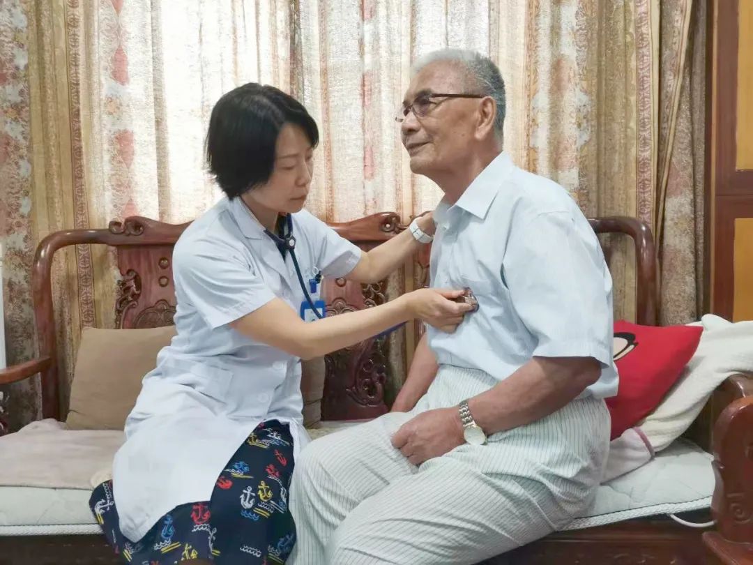 【医生风采】徐晓娟:守护老干部健康的「小棉袄」