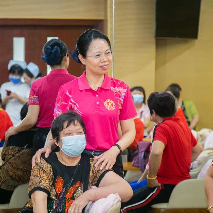 不负时光之约丨今日，吴秀萍与姐妹们共享夏日美好！