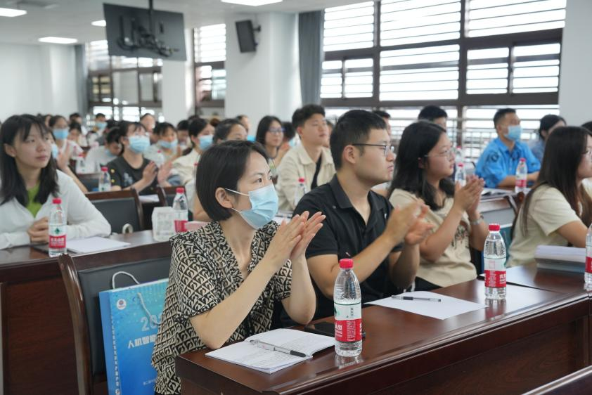 安军明主任医师在多个专业委员会上授课