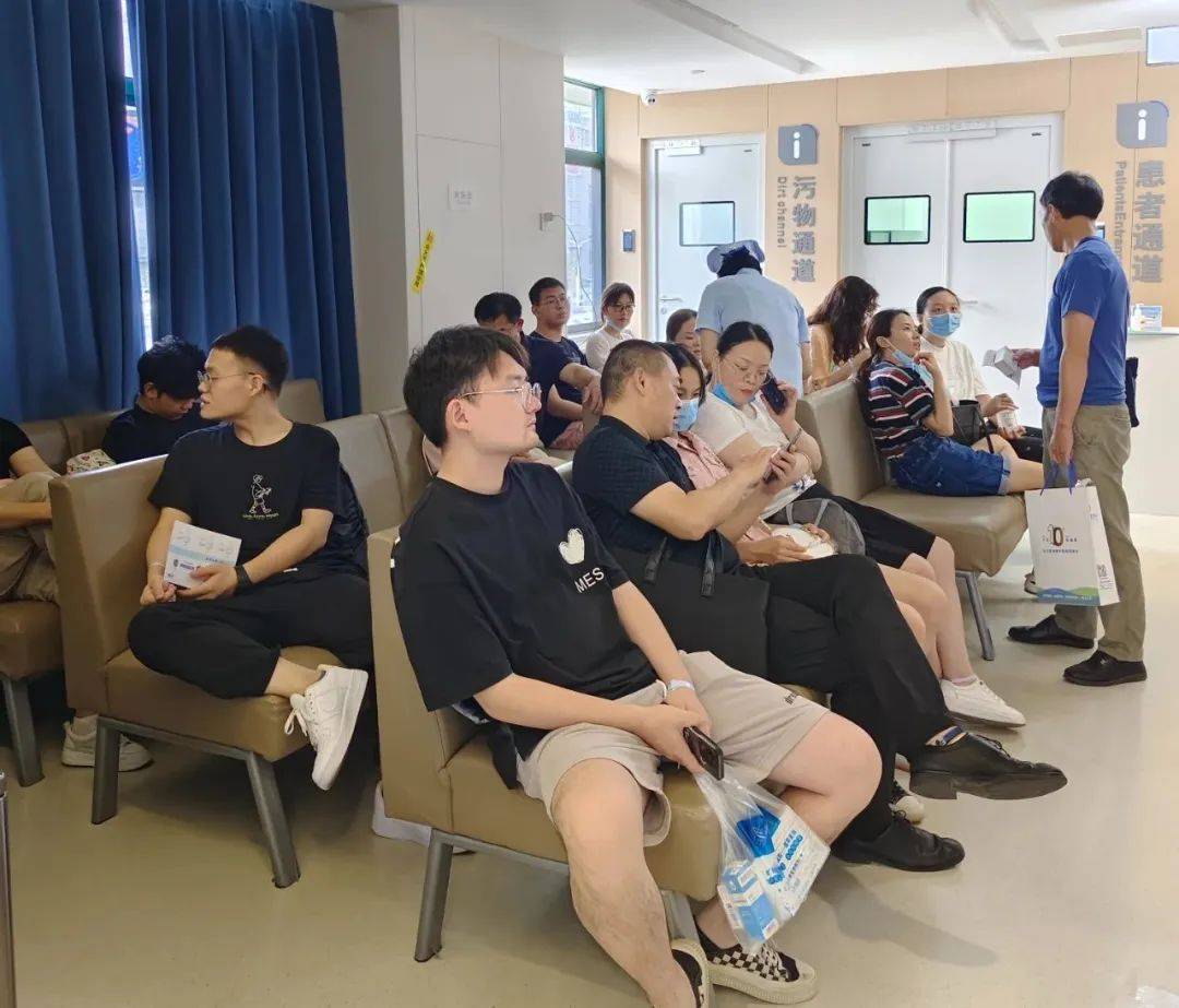 暑期摘镜总动员：高考后想做近视手术，如何安排时间？