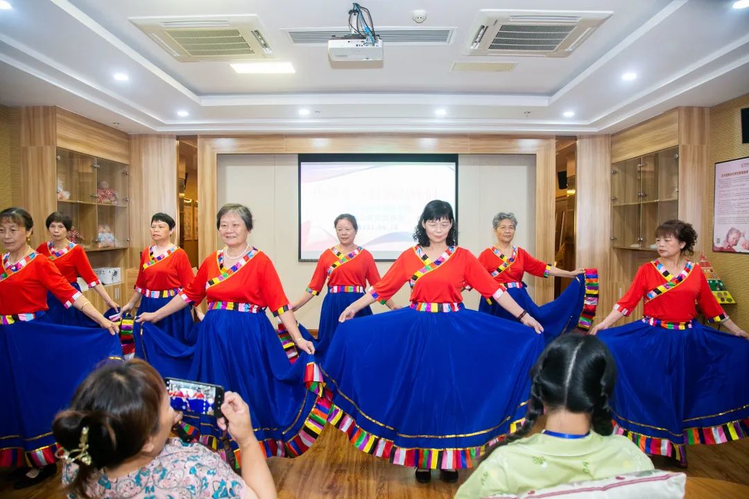 不负时光之约丨今日，吴秀萍与姐妹们共享夏日美好！