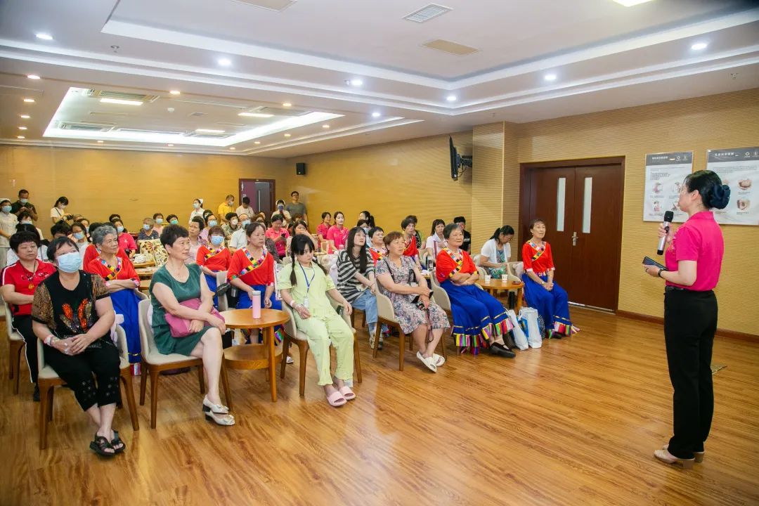 不负时光之约丨今日，吴秀萍与姐妹们共享夏日美好！