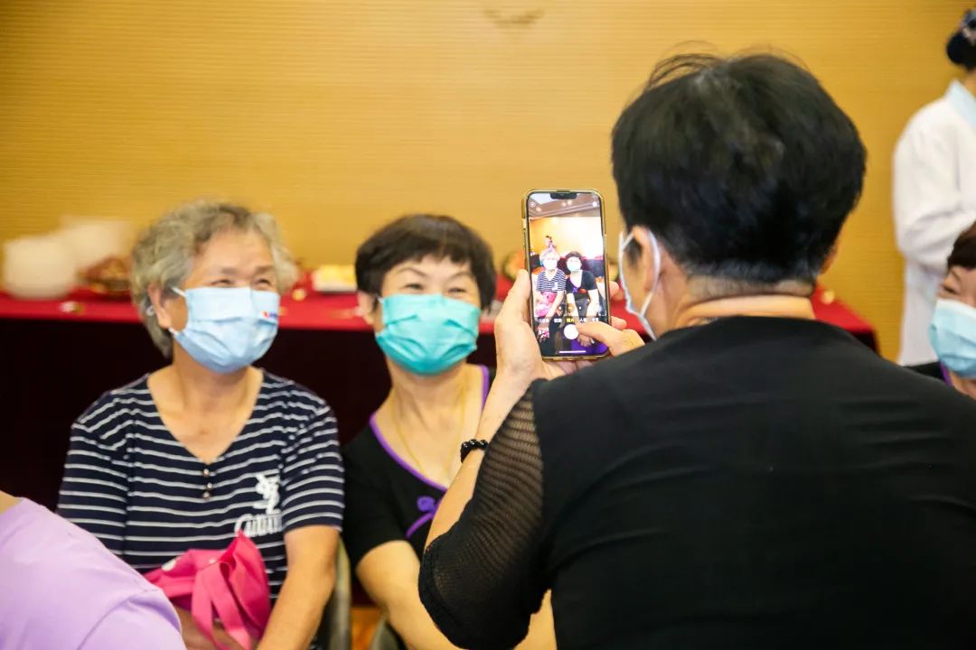 不负时光之约丨今日，吴秀萍与姐妹们共享夏日美好！