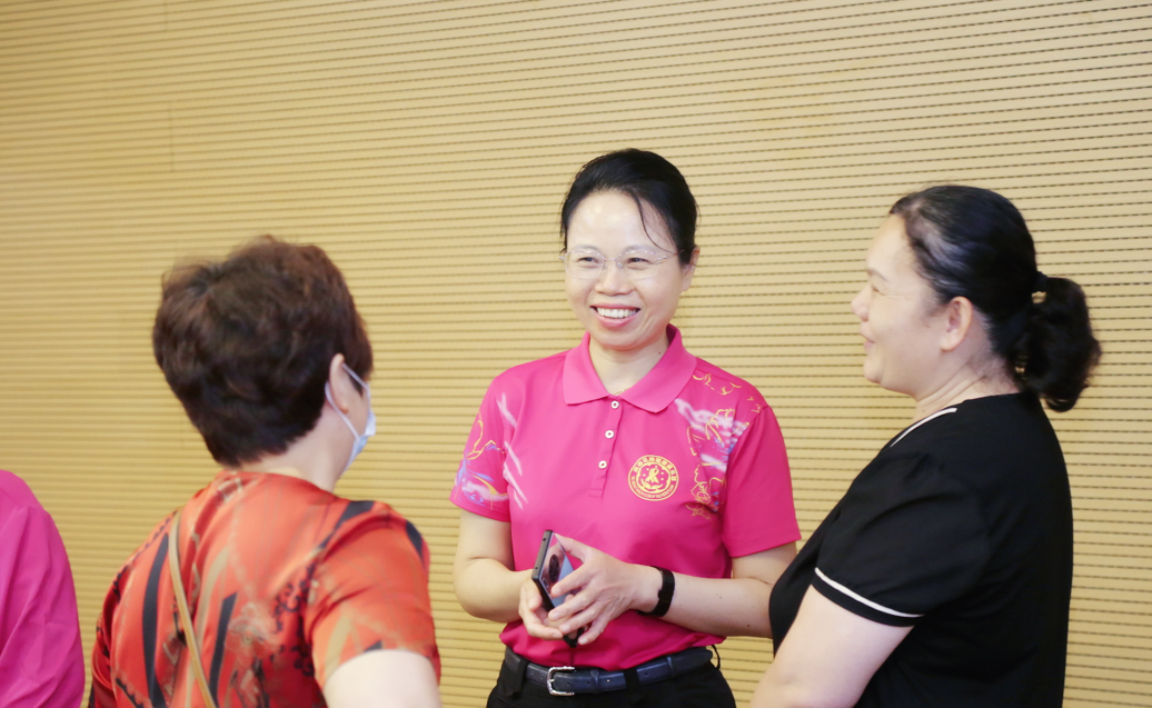 不负时光之约丨今日，吴秀萍与姐妹们共享夏日美好！