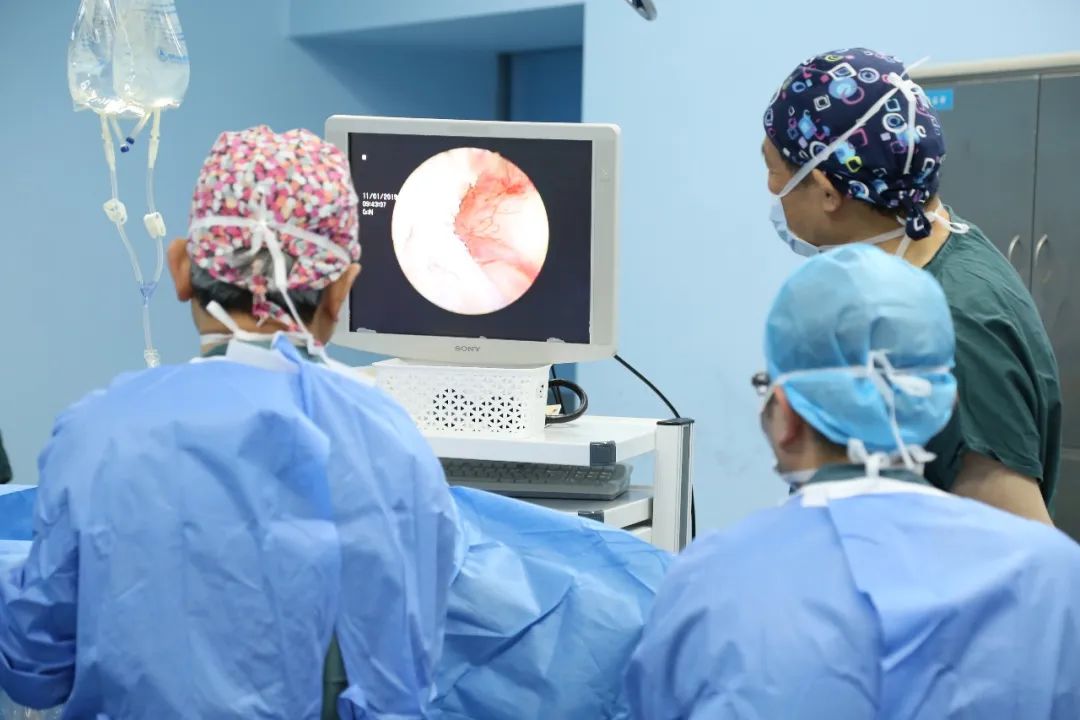 爱喝酒吃肉的 53 岁大伯出现「牛奶尿」，从何而来？