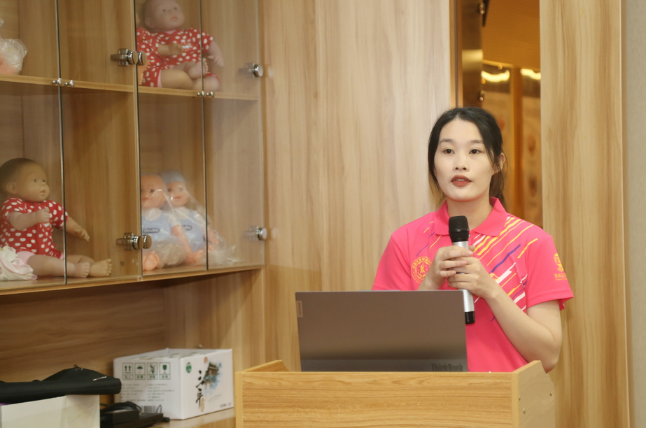 不负时光之约丨今日，吴秀萍与姐妹们共享夏日美好！