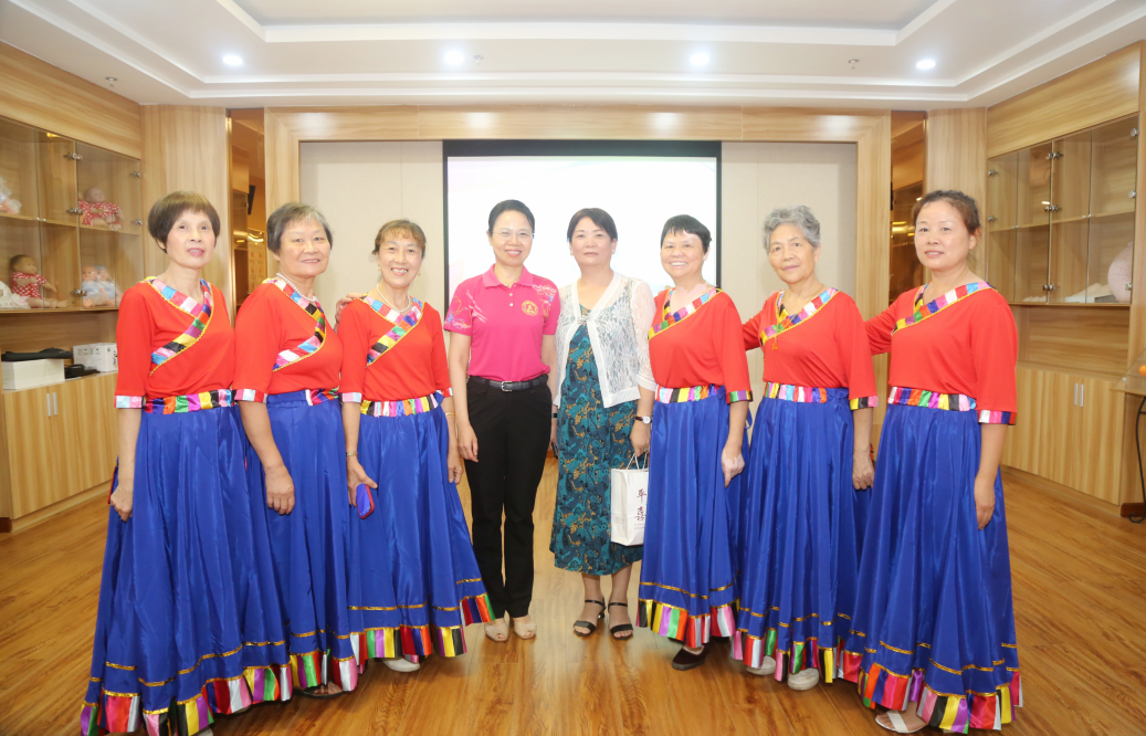 不负时光之约丨今日，吴秀萍与姐妹们共享夏日美好！