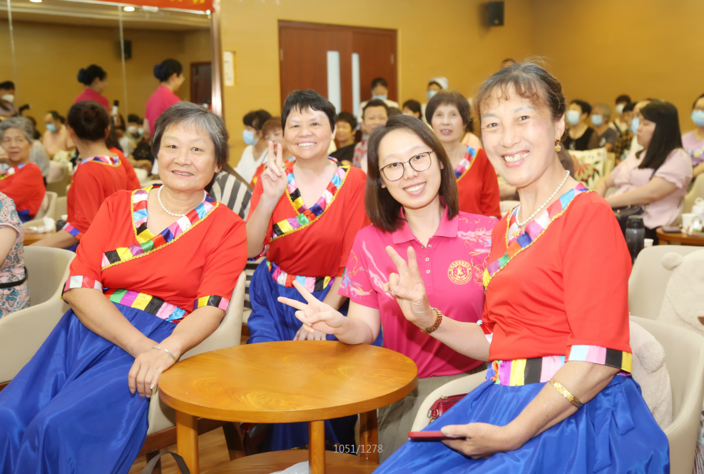 不负时光之约丨今日，吴秀萍与姐妹们共享夏日美好！