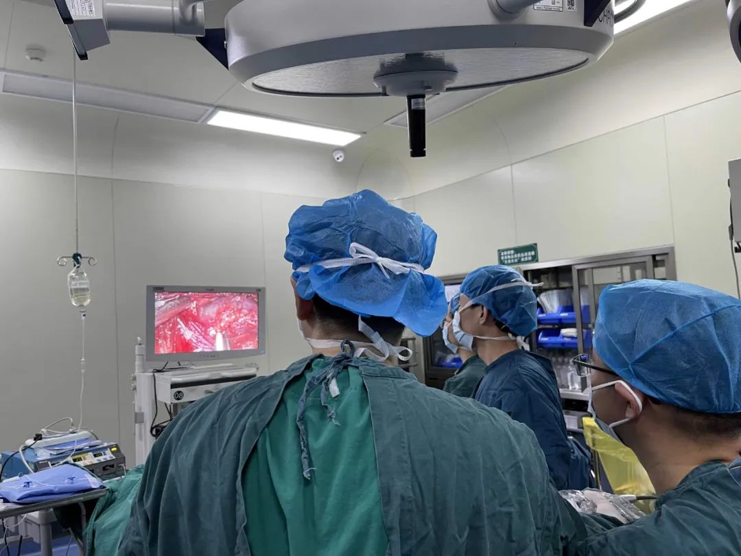 10 cm！「掐」住气管的巨大甲状腺肿瘤被成功切除！